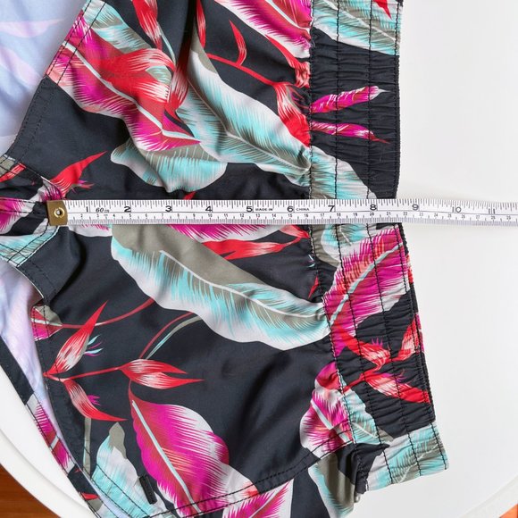 Volcom Black Fronds 4ever 2" Board Shorts size Small - Picture 11 of 12